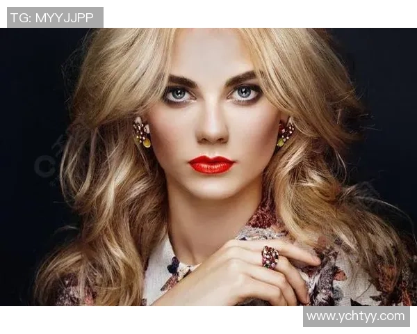 足球明星的女友们如何在聚光灯下展现自我魅力与生活风采