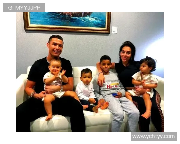 足球明星C罗与孩子们的温馨时光揭秘家庭生活的点滴与乐趣 足球明星C罗与孩子们的温馨时光揭秘家庭生活的点滴与乐趣