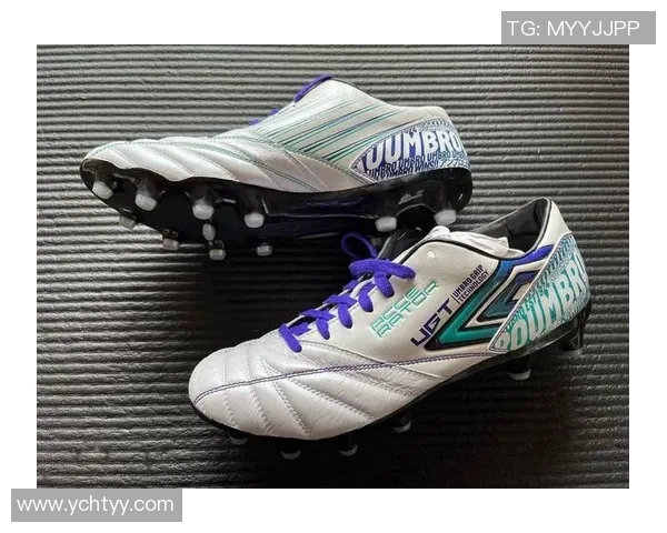 黑色足球鞋闪耀绿茵场足球明星们的时尚选择与竞技表现探讨 黑色足球鞋闪耀绿茵场足球明星们的时尚选择与竞技表现探讨